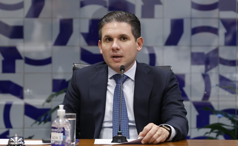 Motta diz que governo vai retirar o subsídio da gasolina após estabilização dos preços motta-diz-que-governo-vai-retirar-o-subsidio-da-gasolina-apos-estabilizacao-dos-precos