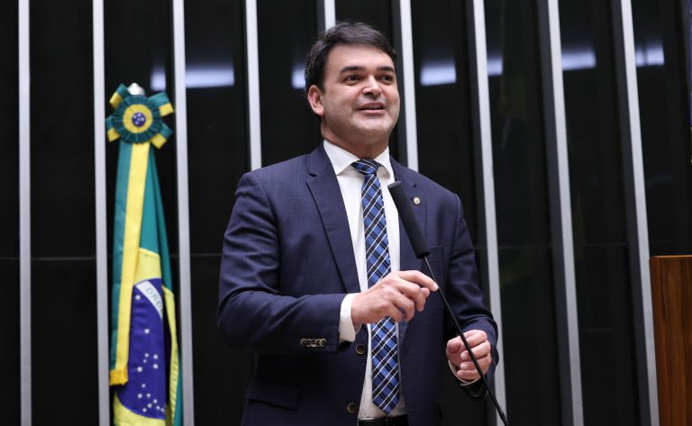 Projeto exige transparência em preços parcelados e proíbe cobranças ocultas projeto-exige-transparencia-em-precos-parcelados-e-proibe-cobrancas-ocultas