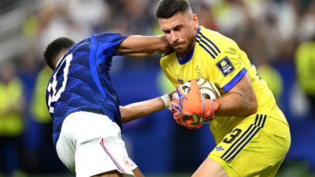 Mbappé explode no fim do jogo e atitude contra Unai Simón viraliza mbappe-explode-no-fim-do-jogo-e-atitude-contra-unai-simon-viraliza