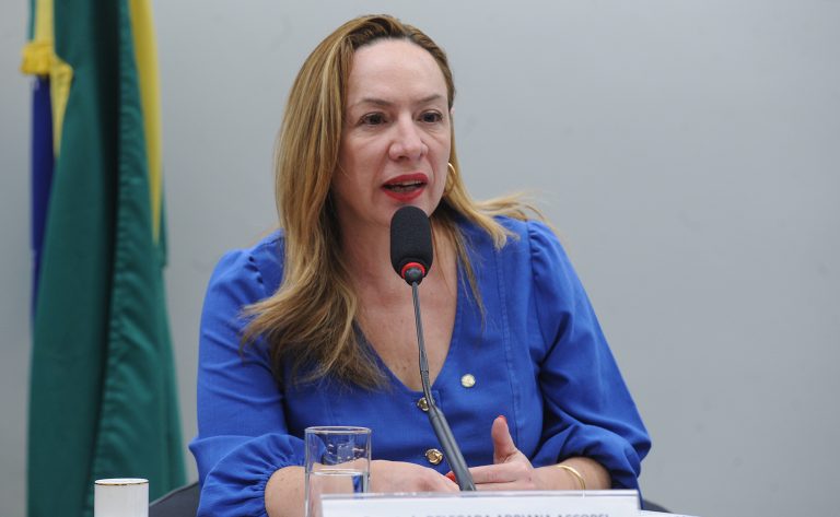 Comissão aprova uso de câmeras urbanas para fiscalizar medidas protetivas da Lei Maria da Penha comissao-aprova-uso-de-cameras-urbanas-para-fiscalizar-medidas-protetivas-da-lei-maria-da-penha