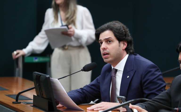Comissão aprova inclusão de cadernos e lápis em programa de material didático comissao-aprova-inclusao-de-cadernos-e-lapis-em-programa-de-material-didatico