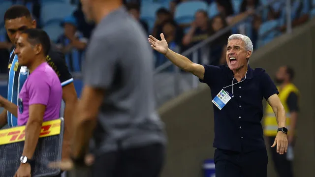 Luís Castro vai de mal a pior e obriga Grêmio a dar ‘soco na mesa’ luis-castro-vai-de-mal-a-pior-e-obriga-gremio-a-dar-‘soco-na-mesa’