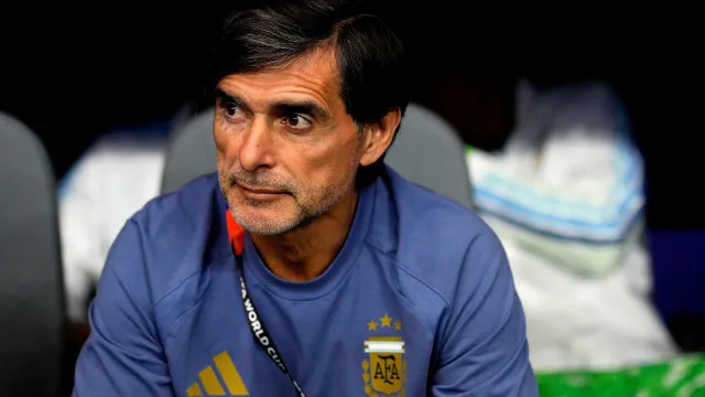 Auxiliar da Argentina que agrediu Dani Olmo diz: “Não foi soco” auxiliar-da-argentina-que-agrediu-dani-olmo-diz:-“nao-foi-soco”