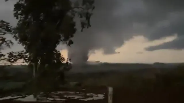 Tornado atinge cidades do Rio Grande do Sul e deixa feridos tornado-atinge-cidades-do-rio-grande-do-sul-e-deixa-feridos