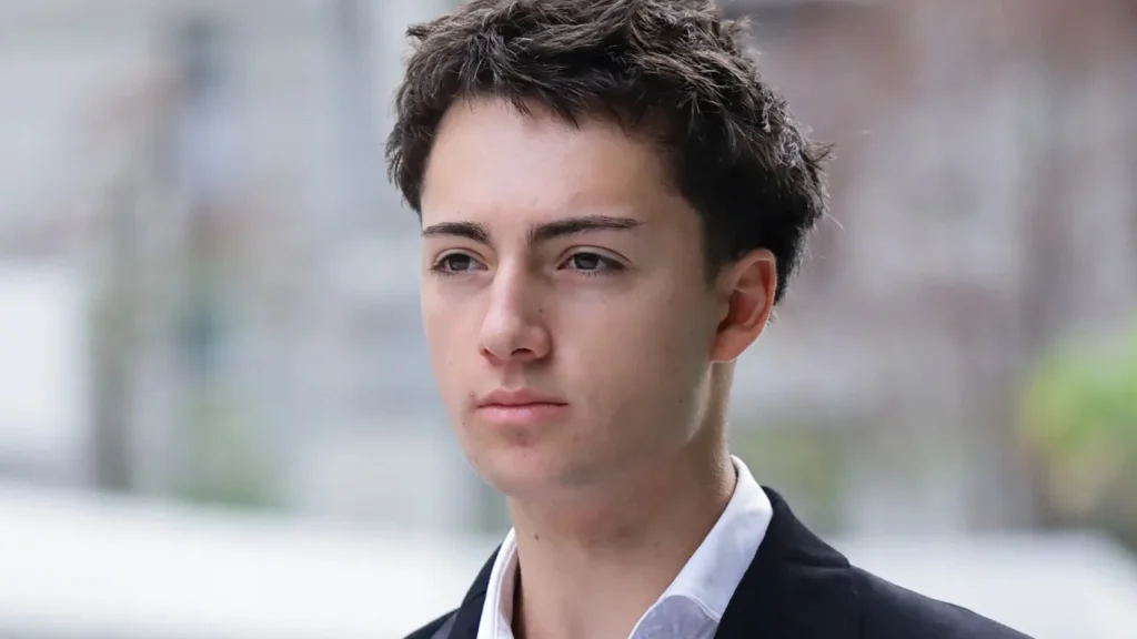 Francês de 19 anos é condenado por lamber canudo em Singapura frances-de-19-anos-e-condenado-por-lamber-canudo-em-singapura