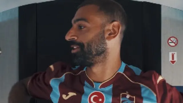 Salah chega à Turquia e veste camisa do Trabzonspor antes de exames salah-chega-a-turquia-e-veste-camisa-do-trabzonspor-antes-de-exames