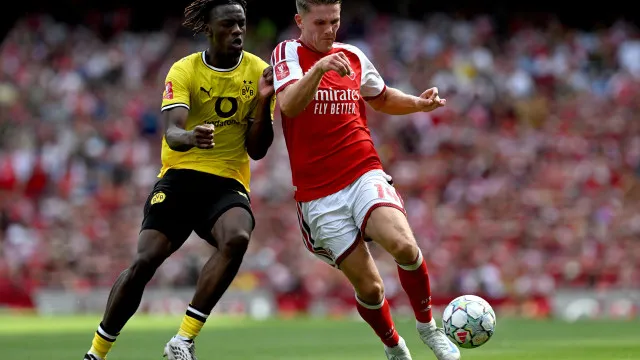Borussia Dortmund quebra hegemonia do Arsenal e conquista a Emirates Cup borussia-dortmund-quebra-hegemonia-do-arsenal-e-conquista-a-emirates-cup