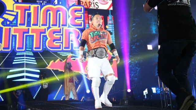 Lutador de wrestling Yujiro Kushida cai no golpe da fruta em visita ao Mercadão de SP lutador-de-wrestling-yujiro-kushida-cai-no-golpe-da-fruta-em-visita-ao-mercadao-de-sp