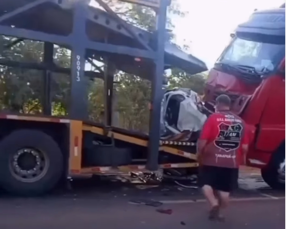 Grave acidente entre três veículos deixa uma pessoa morta entre Pugmil e Nova Rosalândia; assista grave-acidente-entre-tres-veiculos-deixa-uma-pessoa-morta-entre-pugmil-e-nova-rosalandia;-assista