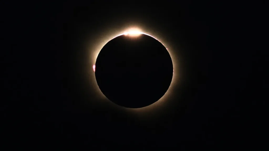 eclipse-solar-foi-presenciado-na-russia,-espanha,-groenlandia,-islandia-e-em-parte-de-portugal