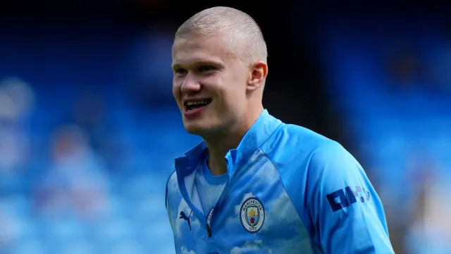 Haaland surpreende e abandona cabelos longos antes de estreia do City na Premier League haaland-surpreende-e-abandona-cabelos-longos-antes-de-estreia-do-city-na-premier-league