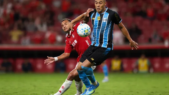 Inter e Grêmio empatam em clássico com 43 faltas e polêmica de arbitragem inter-e-gremio-empatam-em-classico-com-43-faltas-e-polemica-de-arbitragem