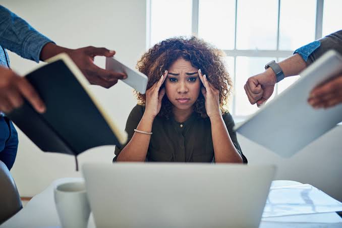 O corre não tá fácil: os perrengues da Geração Z no mercado de trabalho