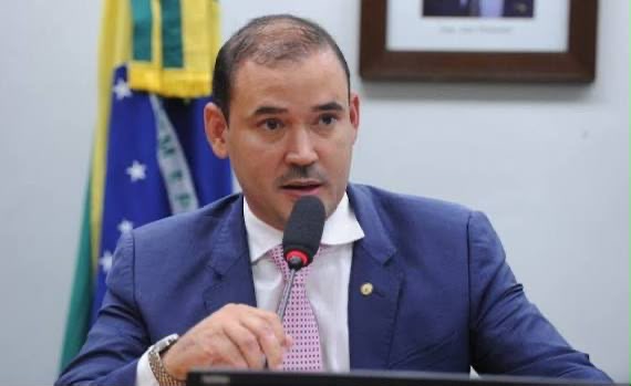 VICENTINHO DESAFIA WANDERLEI E COLOCA A UPA NO CENTRO DO DEBATE