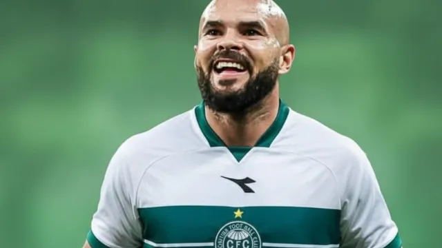 Coritiba vira no fim com lei do ex, vence e afunda Remo em jogaço de 5 gols coritiba-vira-no-fim-com-lei-do-ex,-vence-e-afunda-remo-em-jogaco-de-5-gols