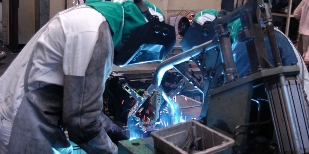 Produção industrial interrompe 2 meses de queda e sobe 0,2% em julho producao-industrial-interrompe-2-meses-de-queda-e-sobe-0,2%-em-julho
