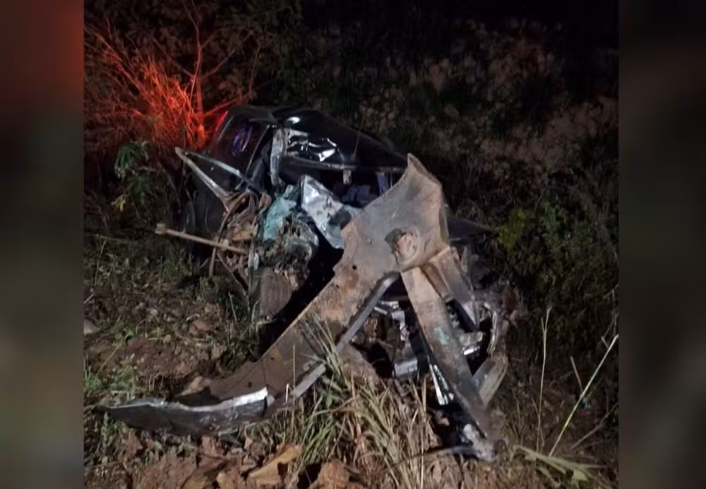 Motorista morre após carro bater de frente com carreta em curva na TO-201 motorista-morre-apos-carro-bater-de-frente-com-carreta-em-curva-na-to-201