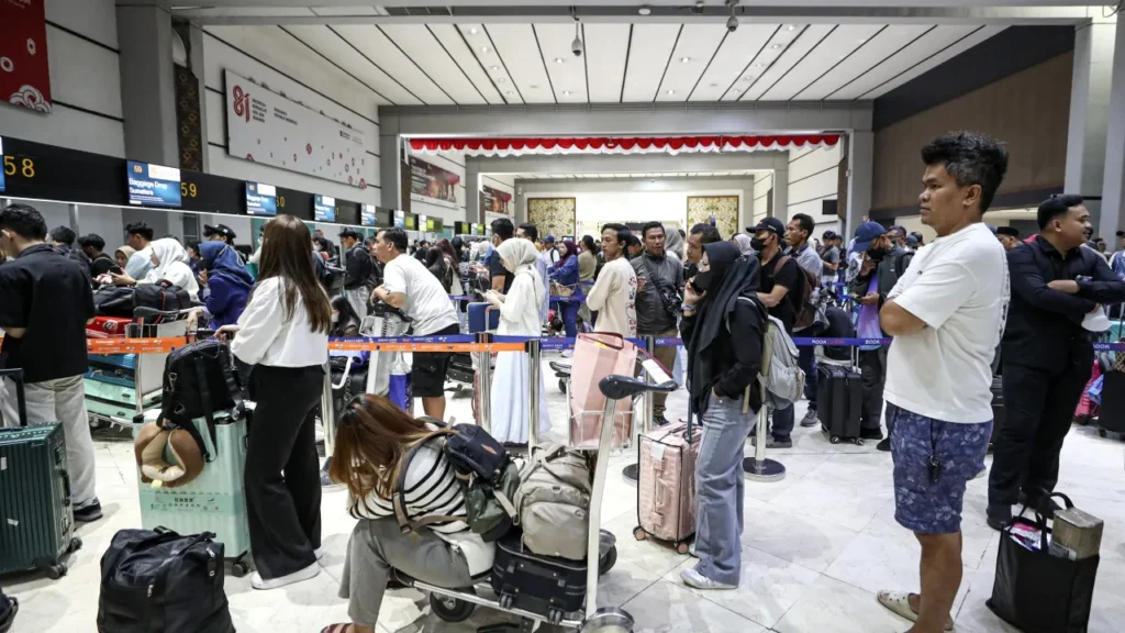 Voos suspensos em seis aeroportos da Indonésia após erupção vulcânica voos-suspensos-em-seis-aeroportos-da-indonesia-apos-erupcao-vulcanica