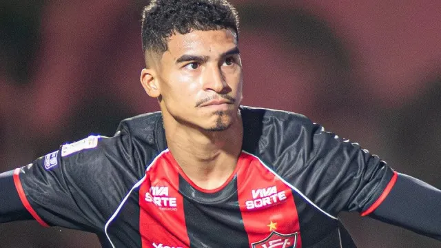 Vitória resolve pelo alto, respira na luta contra o Z4 e afunda o Grêmio vitoria-resolve-pelo-alto,-respira-na-luta-contra-o-z4-e-afunda-o-gremio