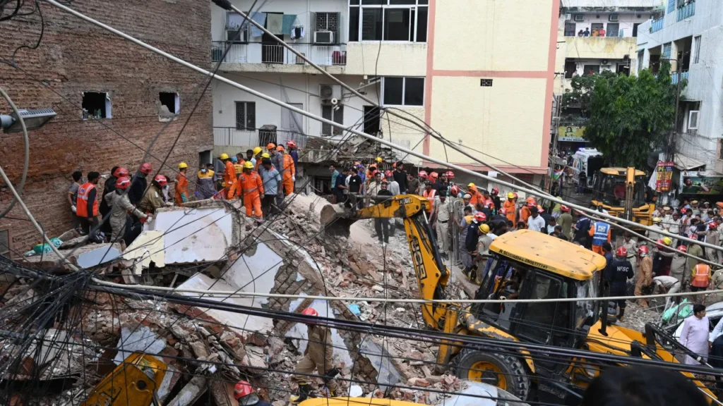 Hostel de estudantes desaba e deixa pelo menos 7 mortos em Nova Deli hostel-de-estudantes-desaba-e-deixa-pelo-menos-7-mortos-em-nova-deli