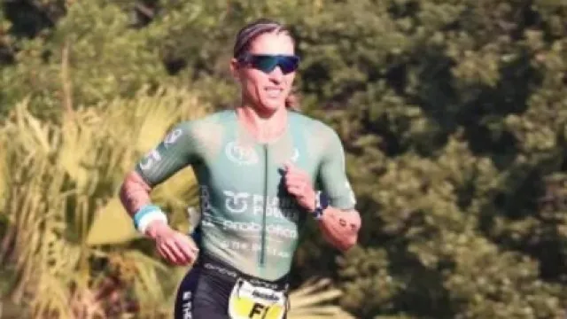 A triatleta que virou ‘dama de ferro’ forjada com latinhas catadas pela mãe a-triatleta-que-virou-‘dama-de-ferro’-forjada-com-latinhas-catadas-pela-mae