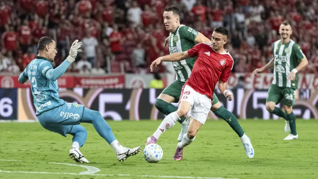 Sob enorme pressão, Internacional visita a Chapecoense em duelo direto no Z-4 do Brasileirão sob-enorme-pressao,-internacional-visita-a-chapecoense-em-duelo-direto-no-z-4-do-brasileirao