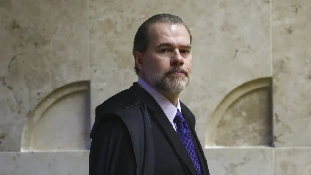 Kassio e Toffoli se declaram suspeitos e não votarão em sessão sobre Moraes no STF kassio-e-toffoli-se-declaram-suspeitos-e-nao-votarao-em-sessao-sobre-moraes-no-stf