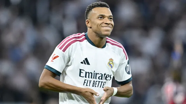 Mbappé insiste na Bola de Ouro: “O meu melhor advogado são os meus pés” mbappe-insiste-na-bola-de-ouro:-“o-meu-melhor-advogado-sao-os-meus-pes”