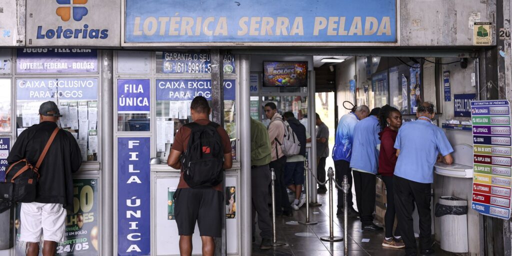 Mega-Sena sorteia prêmio de R$ 28 milhões neste domingo mega-sena-sorteia-premio-de-r$-28-milhoes-neste-domingo