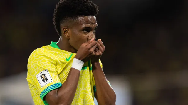 Estêvão tenta se blindar contra lesões para se firmar na seleção brasileira estevao-tenta-se-blindar-contra-lesoes-para-se-firmar-na-selecao-brasileira