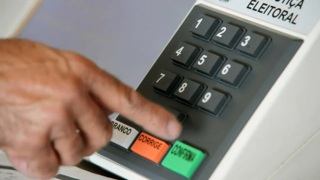 Quase 1 milhão de brasileiros no exterior poderão votar nas eleições quase-1-milhao-de-brasileiros-no-exterior-poderao-votar-nas-eleicoes