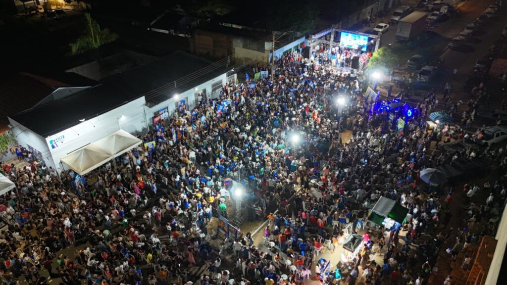 em-plena-segunda-feira,-vanda-monteiro-reune-mais-de-10-mil-pessoas-em-encerramento-de-campanha